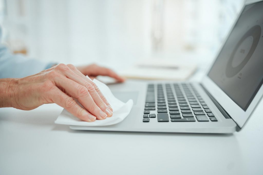 clean laptop